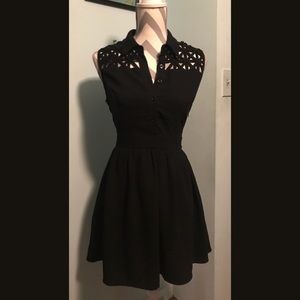 ✨Forever 21 Small Black Cut Out collared dress